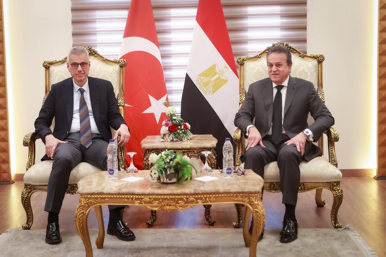 عبدالغفار ووزير الصحة التركى : تعزيز التعاون المشترك بين البلدين في القطاع الصحي