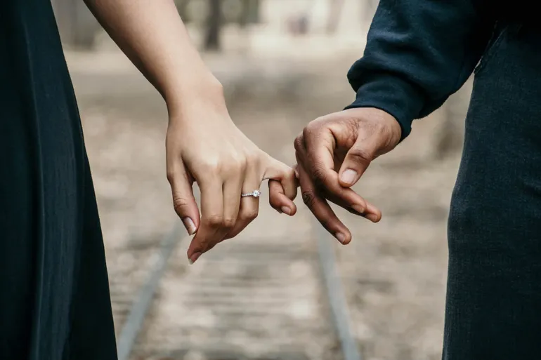 د. اسلام سالم يكتب.. كيف تتحول العلاقة الزوجية إلى فخ قاتل للرجل