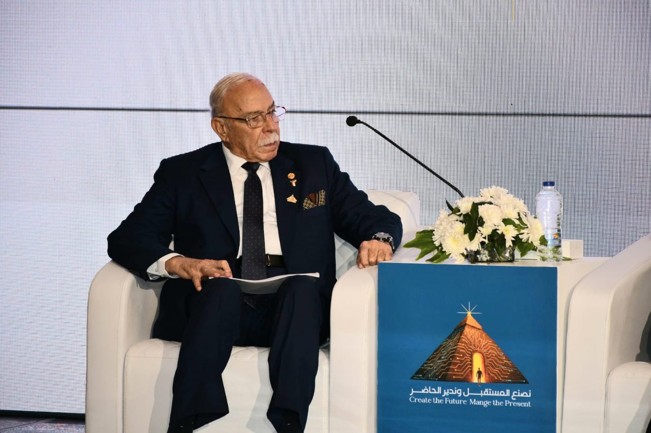 صبحي يشارك في الجلسة الأولى لمنتدي العاملين بالشباب والرياضة