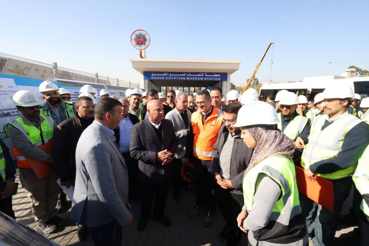 وزير الصناعة والنقل يجري جولة هامة بالمرحلة الأولى من الخط الرابع للمترو