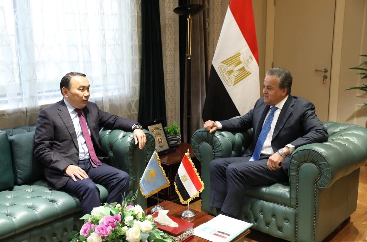 وزير الصحة يستقبل سفير كازاخستان لبحث التعاون في القطاع الصحي وتكنولوجيا تصنيع الأدوية