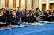 الرئيس السيسي يؤدى صلاة الفجر بمسجد العزيز الحكيم إيذانًا بافتتاحه