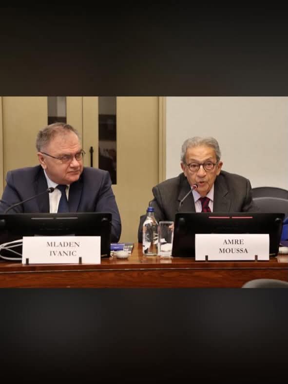 عمرو موسى يعود إلى أرض الوطن