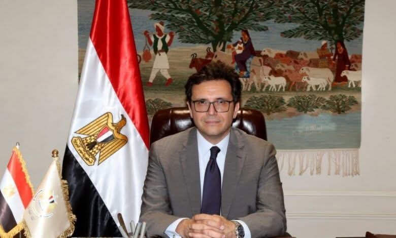 وزير الثقافة يعتمد أسماء الفائزين بجوائز معرض القاهرة الدولي للكتاب