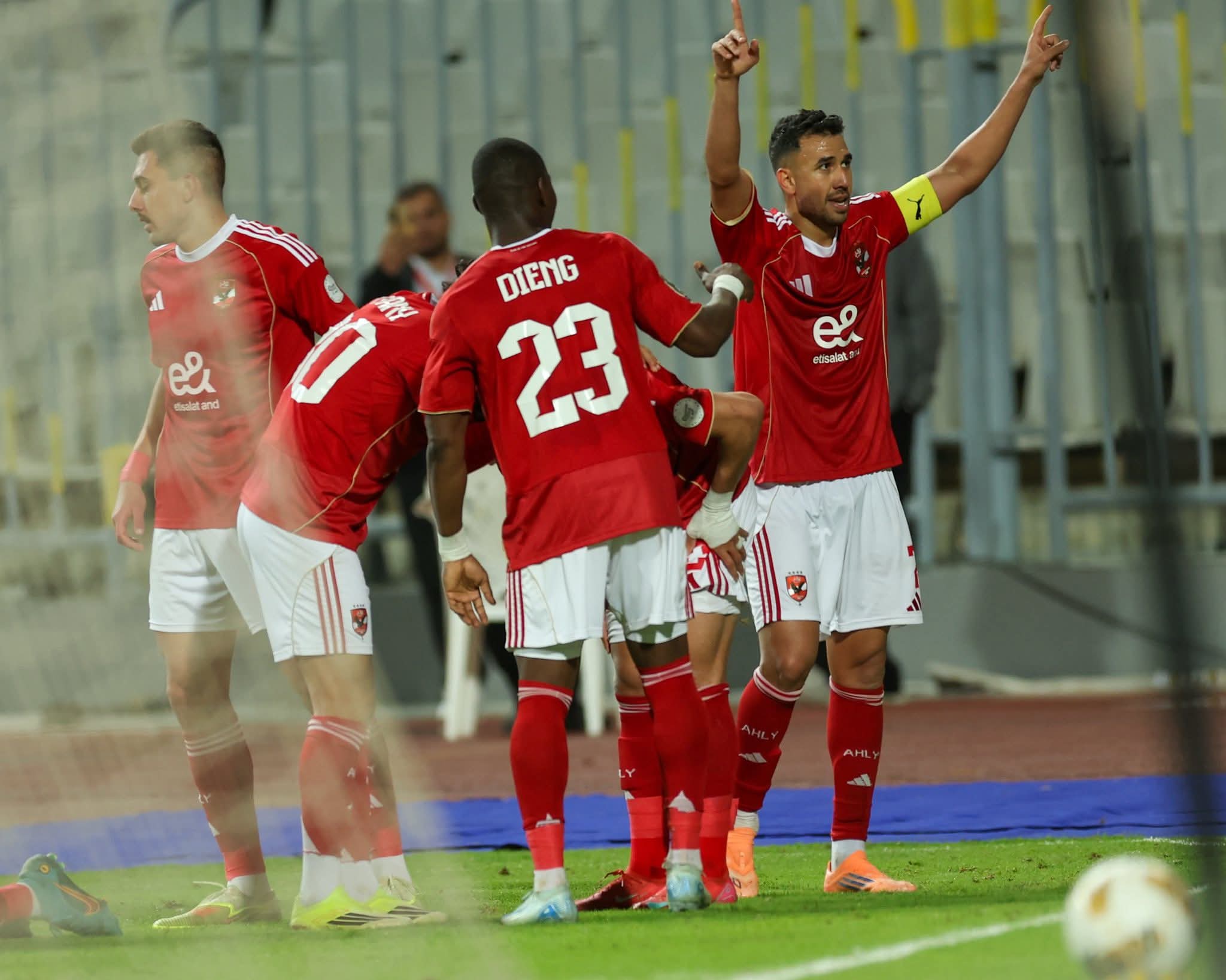 الأهلي يهزم يانج أفريكانز بثنائية تريزيجيه