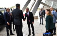 نائب وزير الخارجية الأمريكي ونائب وزير خارجية طاجيكستان يزوران المتحف المصري الكبير