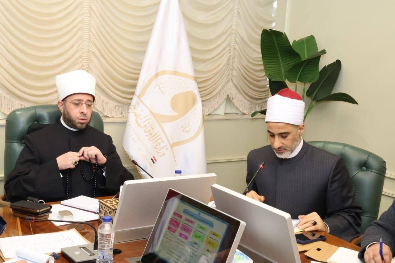 وزير الأوقاف يبحث الاستعدادات لشهر رمضان المبارك