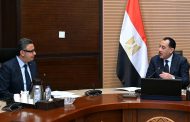 رئيس الوزراء يتابع مع وزير التموين خطة الاستعداد لاستقبال شهر رمضان