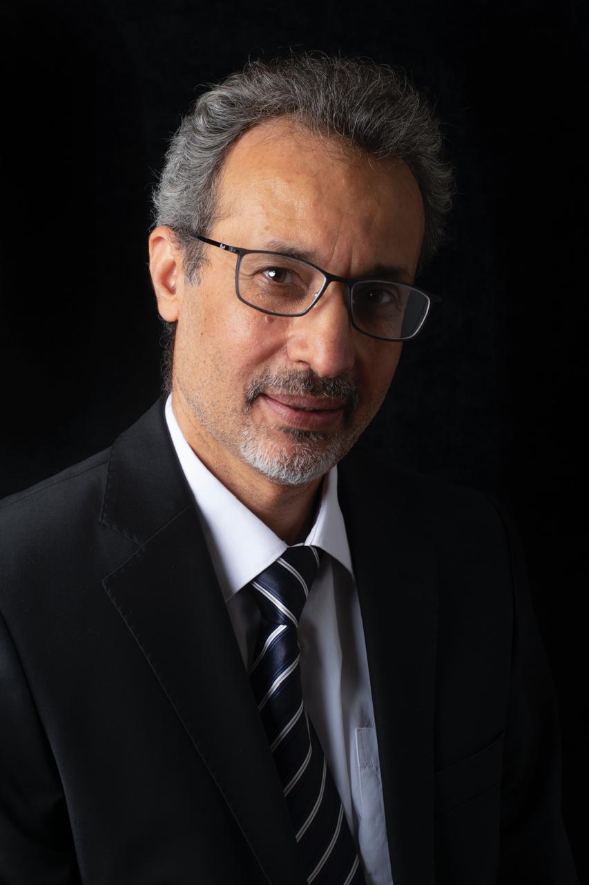 د. علاء عبد العزيز يكتب.. الخوف من المرآة
