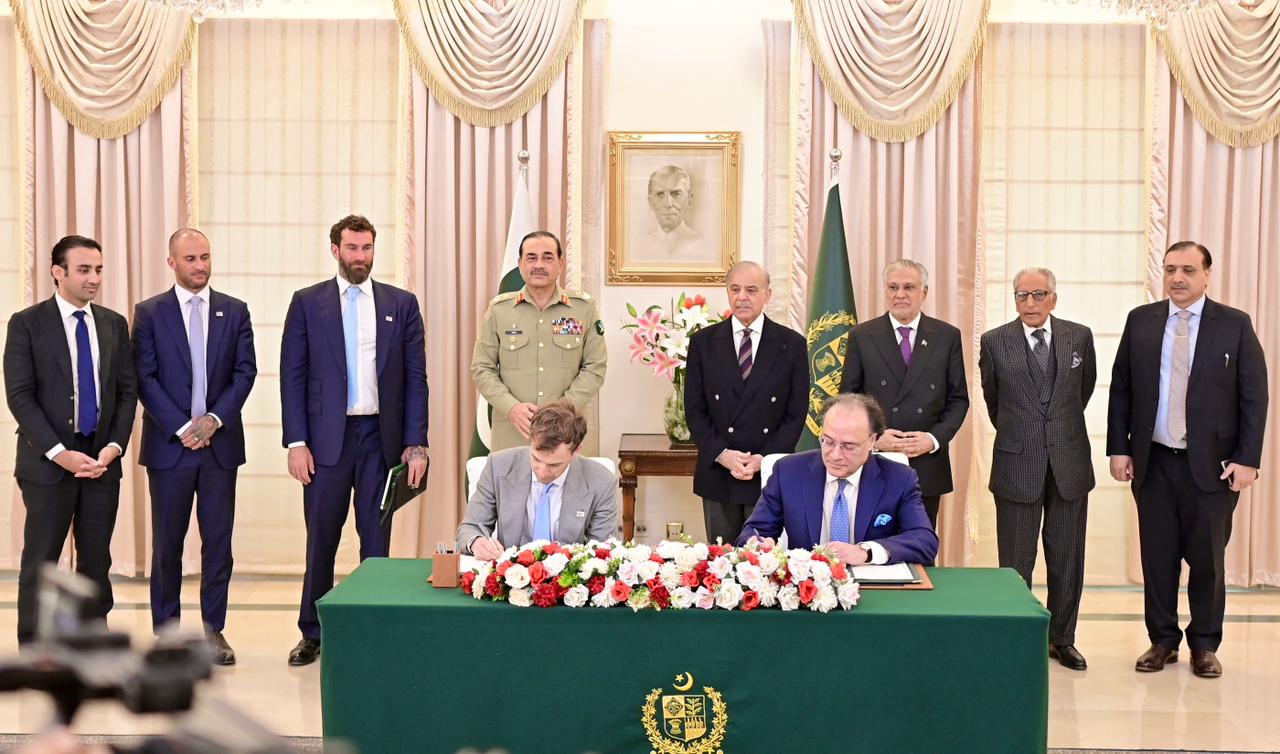 باكستان تعزز حضورها في الاقتصاد الرقمي العالمي: توقيع مذكرة تفاهم مع “وورلد ليبرتي فاينانشال” لتطوير المدفوعات الرقمية العابرة للحدود