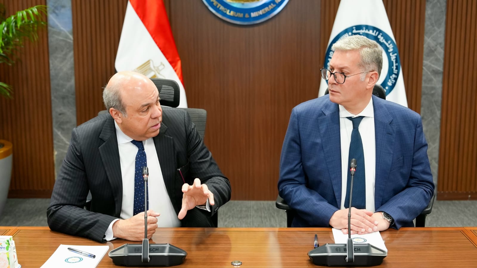 بدوى يبحث مشروع إنتاج وقود الطائرات المستدام SAF مع وزير الطيران