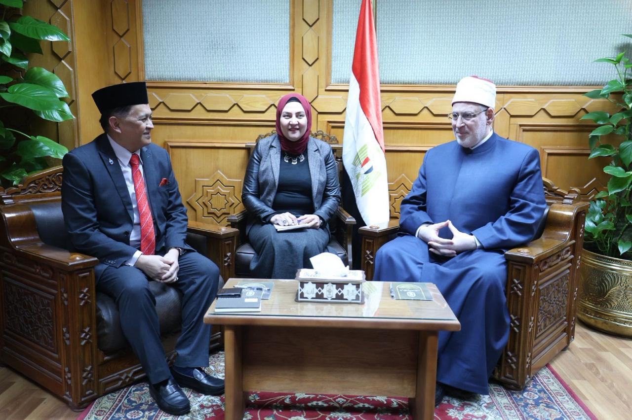 وكيل الأزهر يستقبل وزير الشئون الدينية بولاية صباح الماليزية لبحث سبل التعاون المشترك