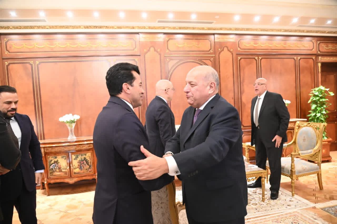 صبحي يهنئ رئيس مجلس النواب ويبحث التعاون المشترك