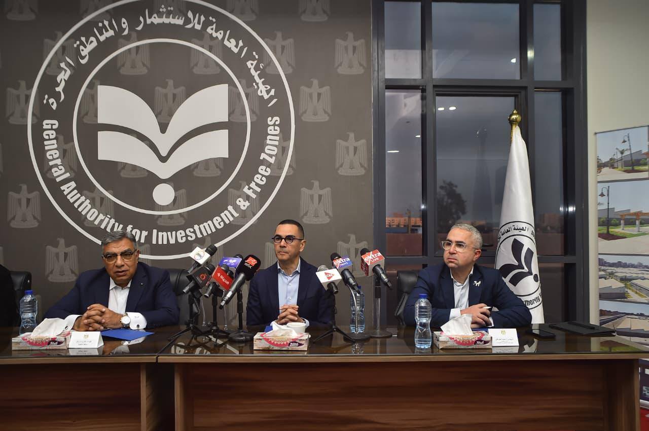 الخطيب يعقد لقاءً مع مستثمري المنطقة الاستثمارية بميت غمر بحضور محافظ الدقهلية ورئيس هيئة الاستثمار