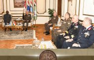 وزير الدفاع يلتقى نائب رئيس الوزراء ووزير الدفاع الوطنى وشئون المحاربين القدامى بالكونغو الديمقراطية