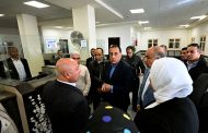 رئيس الوزراء يتفقد سير العمل والخدمات المقدمة للمواطنين بالمركز التكنولوجي بـ