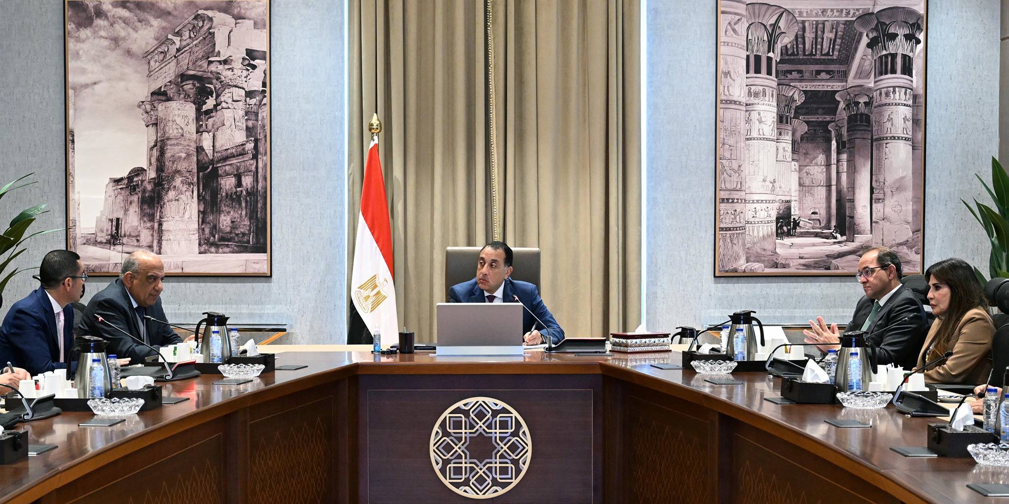 رئيس الوزراء يتابع الموقف التنفيذي للمشروعات في قطاع الطاقة وجهود جذب المزيد من الاستثمارات لهذا القطاع الحيوي