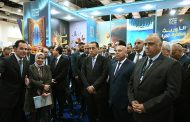 مدبولى يتفقد جناح مركز المعلومات ودعم اتخاذ القرار