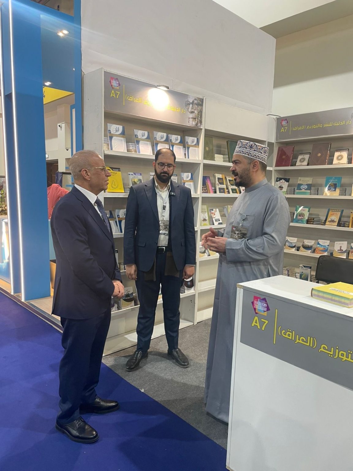 سفير العراق فِي مصر يزور معرض القاهرة الدولي للكتاب