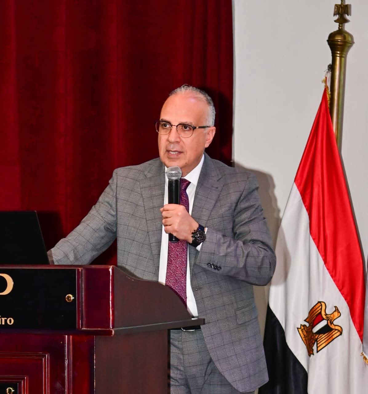 سويلم يلتقي الشباب في حوار مفتوح حول قضايا التنمية المستدامة وإدارة الموارد المائية