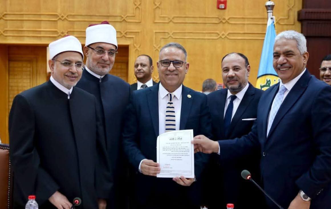 رئيس جهاز مدينة العلمين الجديدة يستقبل طلاب هندسة الأزهر بقنا