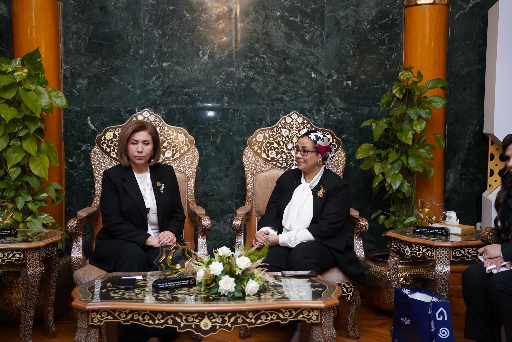 عمار  تلتقي رئيسة لجنة شئون الأسرة والمرأة بأذربيجان لبحث سبل التعاون المشترك