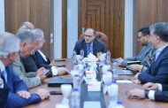 رئيس هيئة الدواء المصرية يناقش قرار تجديد الاشتراطات الفنية للمصانع