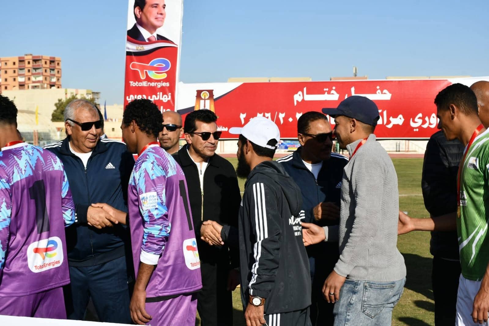 صبحي ومحافظا الوادي الجديد ومطروح يشهدون نهائي دوري مراكز الشباب باستاد الوادي الجديد