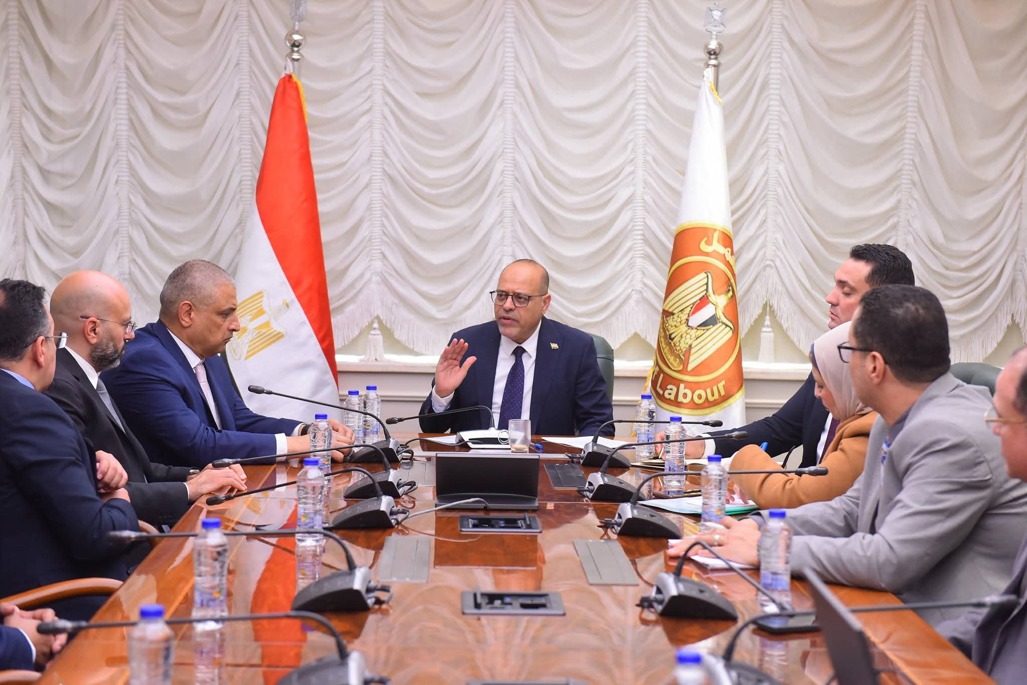 وزير العمل يعزّز الشراكة مع 