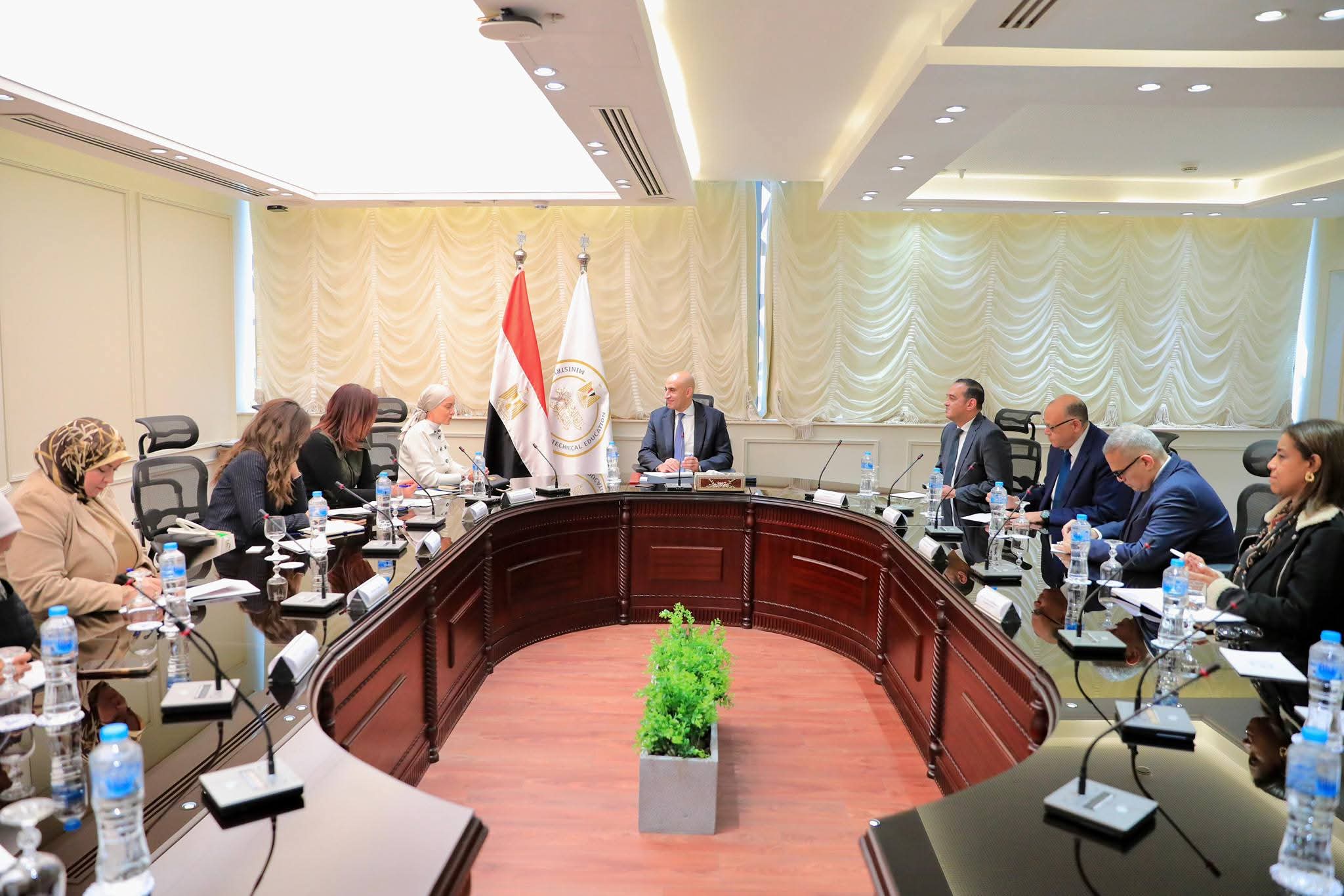 عبد اللطيف يبحث مع برنامج الأغذية العالمي في مصر تعزيز الشراكة في برامج التغذية المدرسية