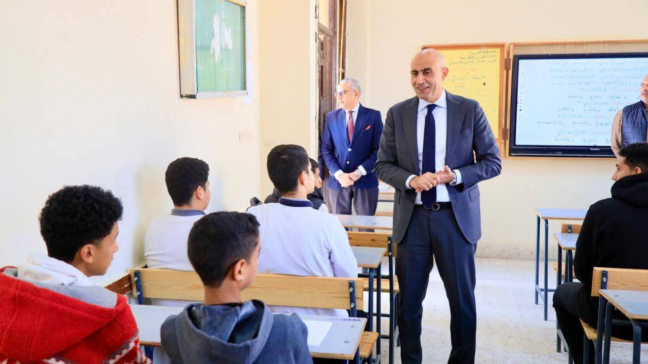 عبد اللطيف يجري جولة مفاجئة بمدارس البحيرة للوقوف على انتظام العملية التعليمية