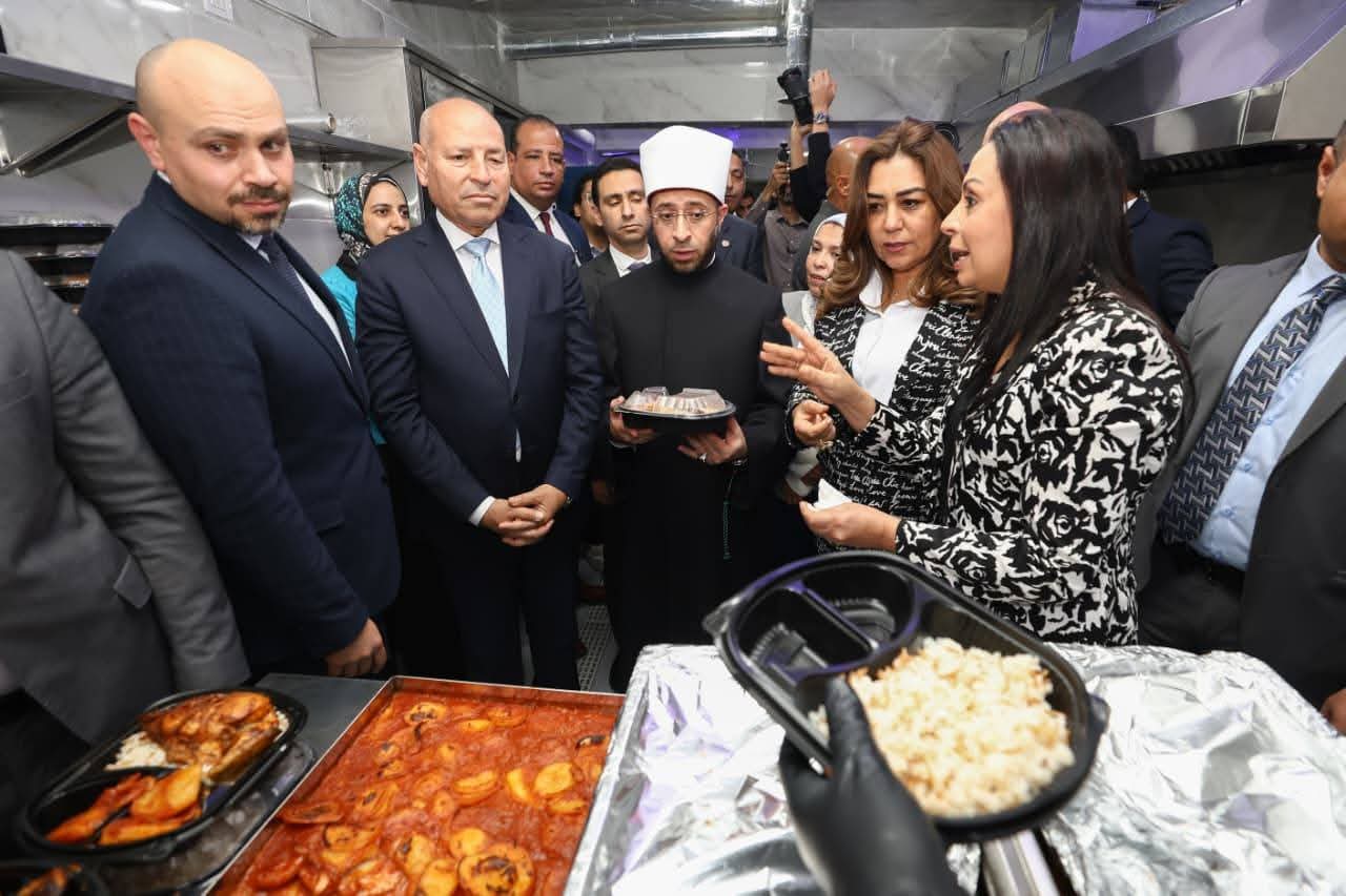 وزراء التضامن الاجتماعي والأوقاف والتنمية المحلية ومحافظ القاهرة يفتتحون مطبخ 