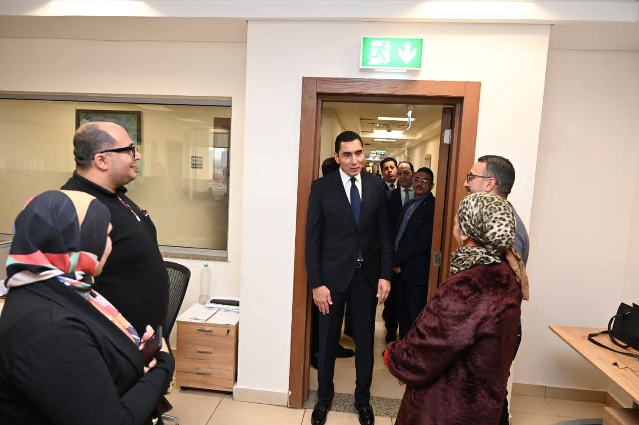 جوهر يتفقد قطاعات الوزارة في أول أيام عمله