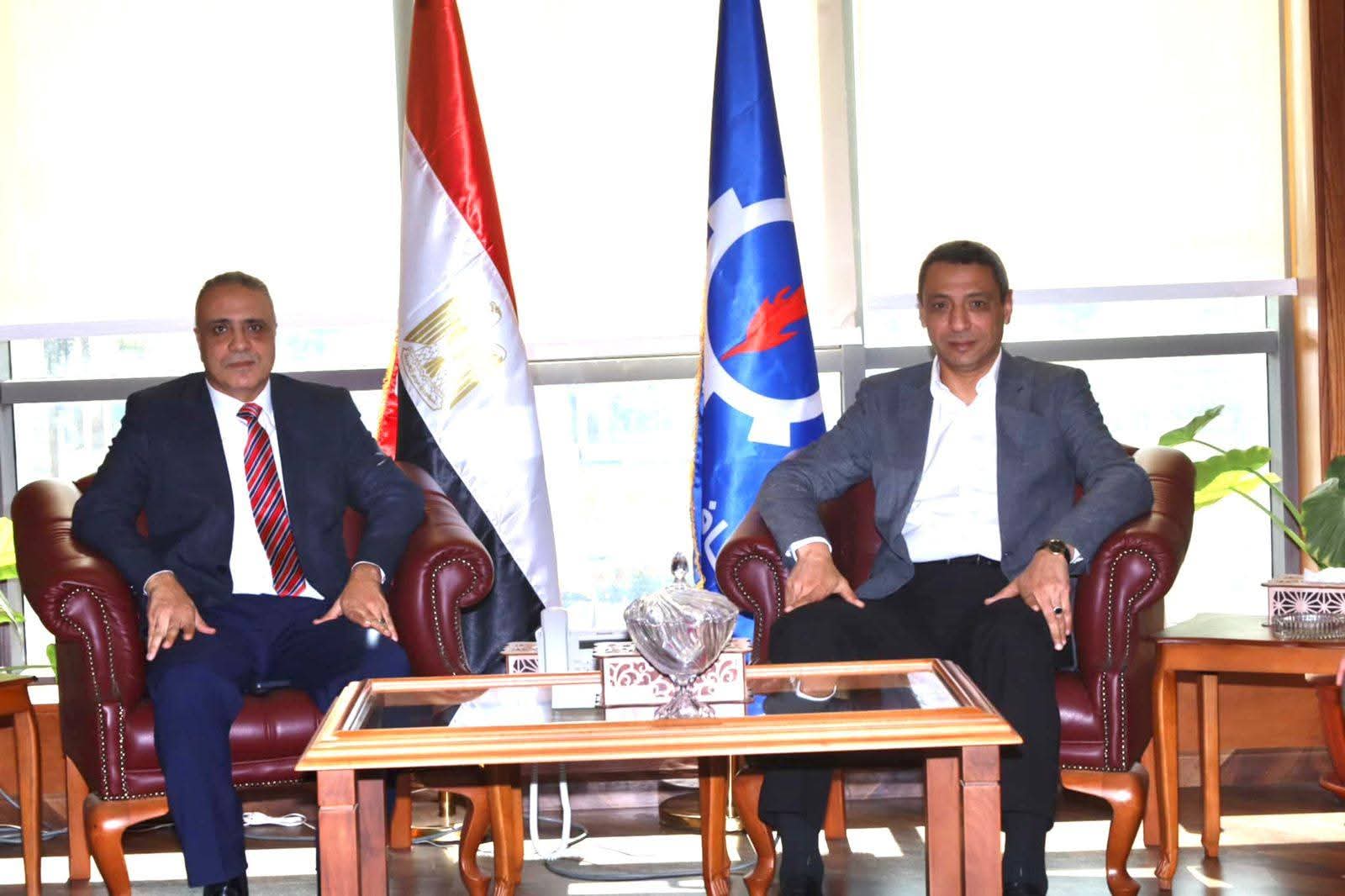 محافظ السويس يلتقي ممثلي الشركة المصرية للإتصالات