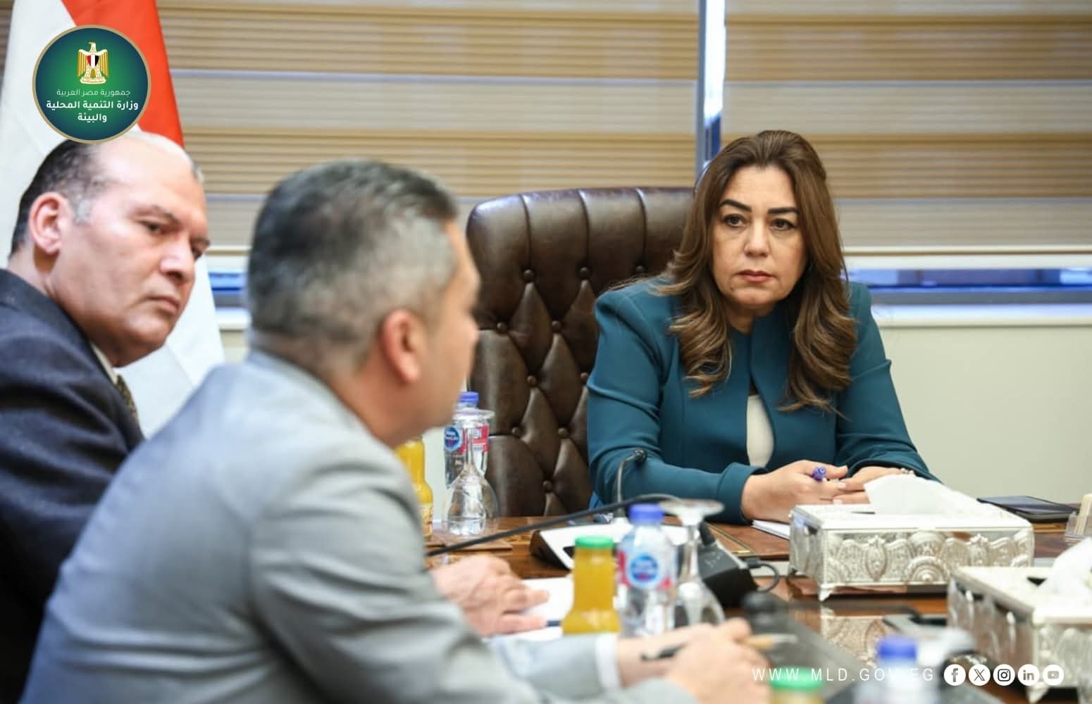 رؤية موحدة لتحسين الخدمات.. عوض تتابع تنفيذ استراتيجيات التنمية المحلية والبيئية
