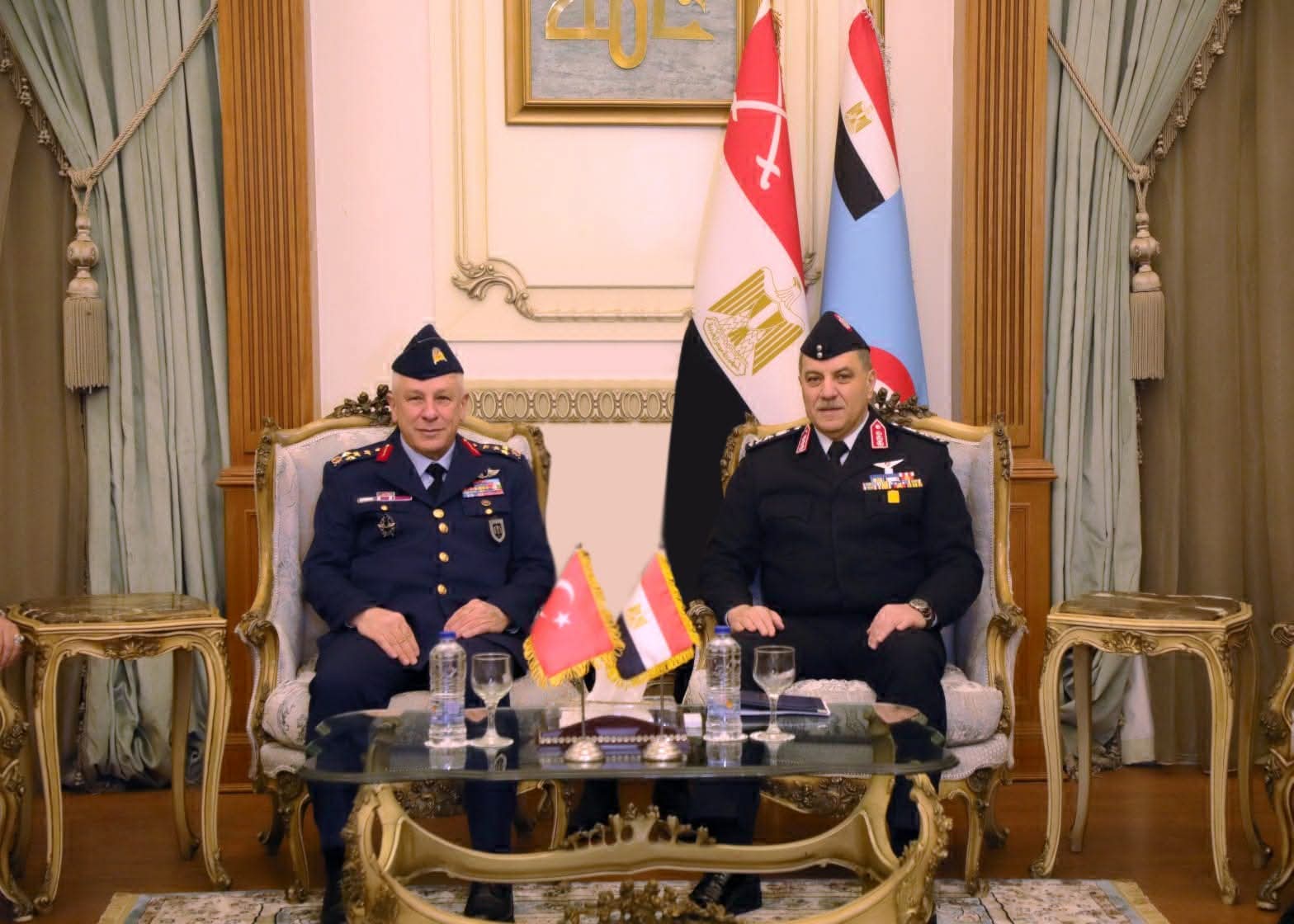 قائد القوات الجوية يلتقى قائد القوات الجوية التركية