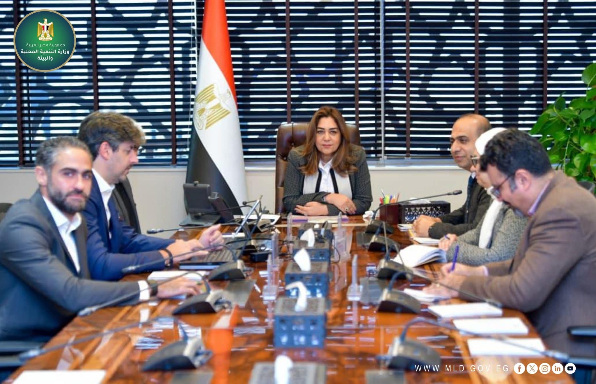 عوض تبحث تحويل المخلفات لوقود بديل لمصانع الأسمنت بالشراكة مع 