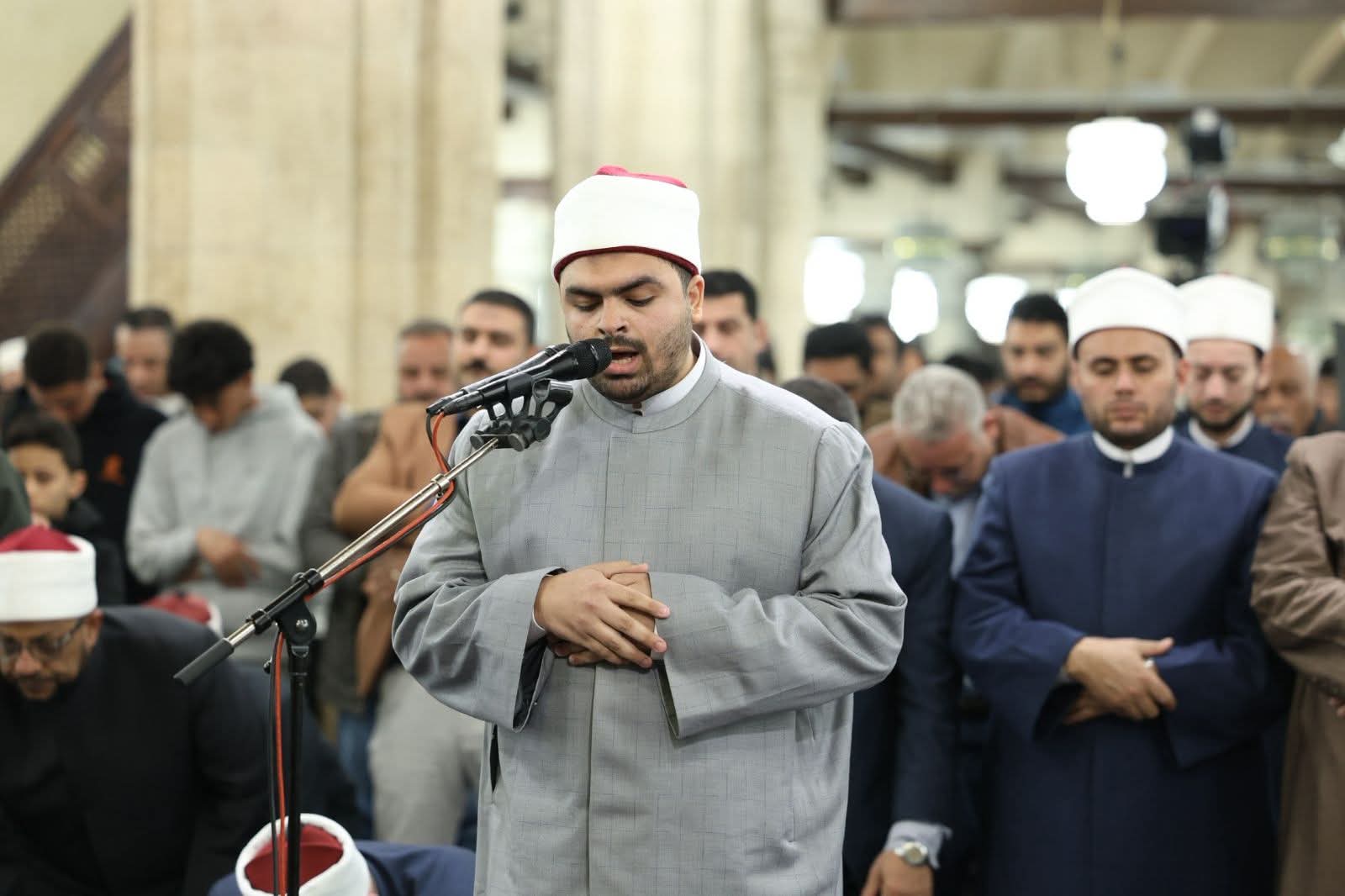 بتوجيهات الإمام الأكبر.. الأزهر يقدِّم الطالب محمد عبد النبي جادو الطالب بكلية الطب كأول طالب جامعي يؤم المصلين في الجامع الأزهر