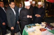 وزير الأوقاف يتفقد معرض الكتاب بساحة مسجد سيدنا الحسين