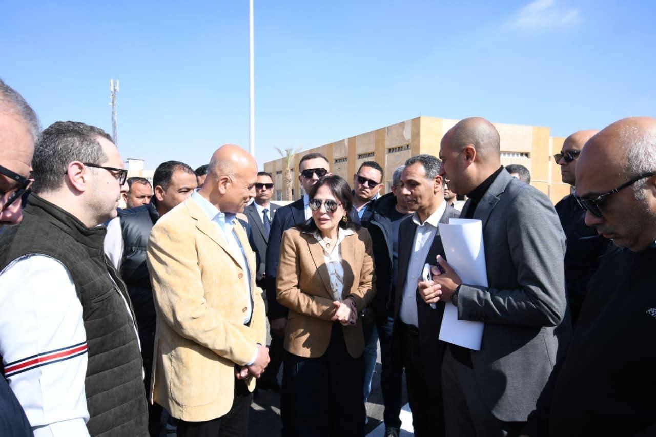 وزيرة الإسكان تتفقد محطة المياه الرئيسية وتتابع تطوير وصيانة الطرق بالشروق