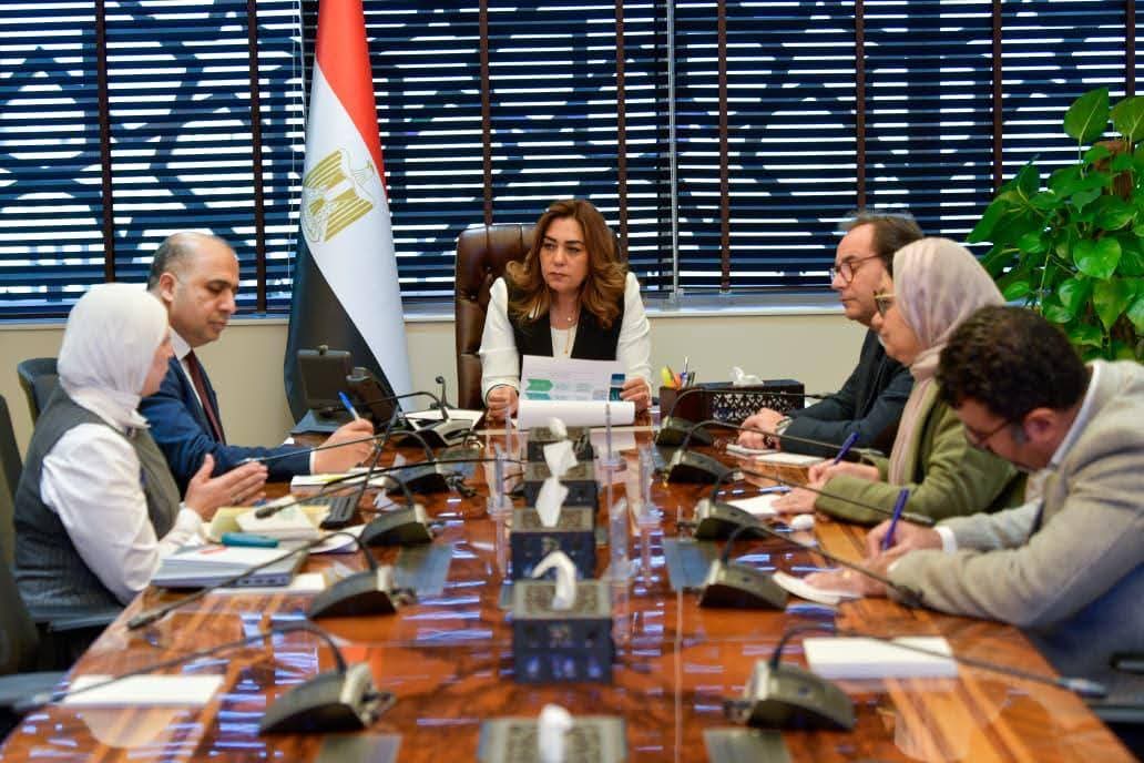 عوض تتابع آخر مستجدات جهود وإجراءات للحد من استخدام الأكياس البلاستيكية