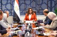 عوض تبحث مع مجموعة 