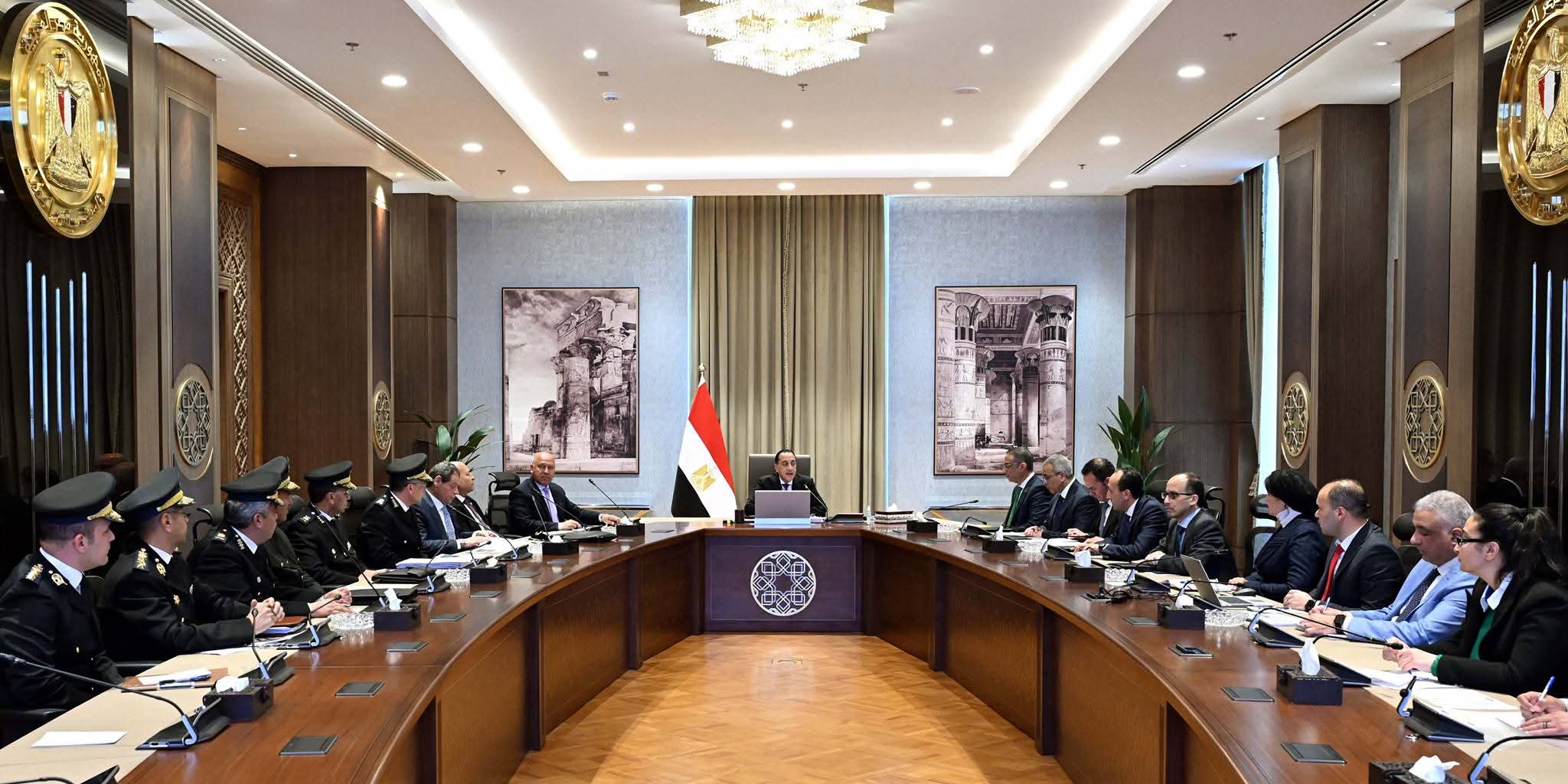 رئيس الوزراء يتابع تطوير وتوسعة ورفع كفاءة الطريق الدائري وصيانة كوبري 6 أكتوبر
