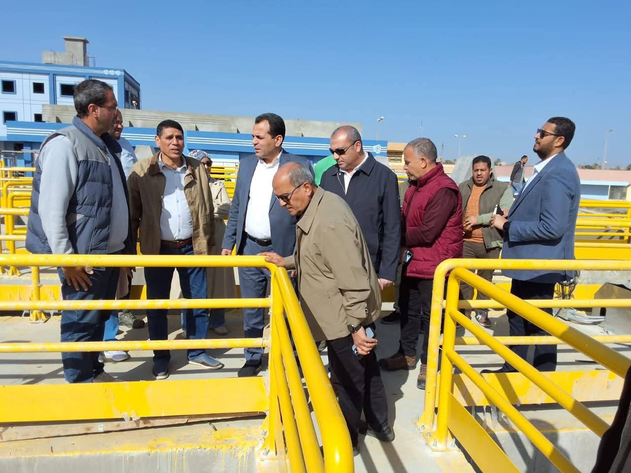 نائب وزيرة الإسكان يتفقد مشروعات مياه الشرب والصرف الصحي بالفيوم