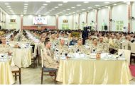 وزير الدفاع يشارك عدد من مقاتلى القوات المسلحة بقيادة الجيش الثانى الميدانى الإفطار