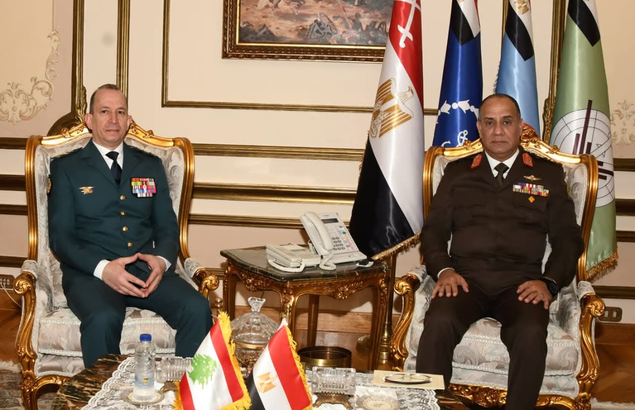 وزير الدفاع يبحث سبل تعزيز التعاون العسكرى مع قائد الجيش اللبنانى
