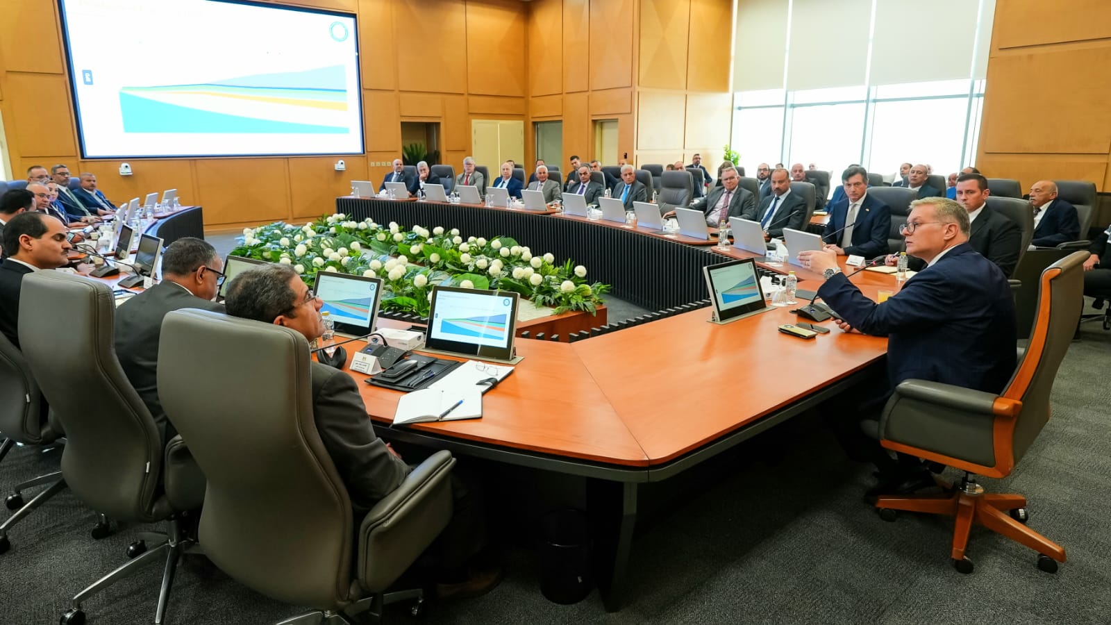 بدوى يناقش مع الشركات العالمية خطة تعزيز الانتاج والإجراءات التحفيزية للاستثمار