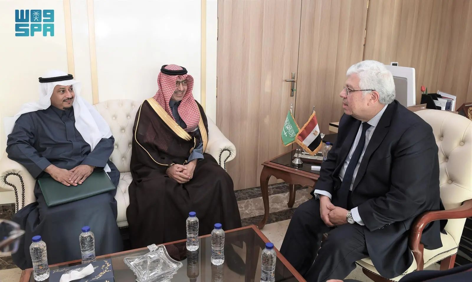 السفير الحصيني يُناقش آليات تعزيز التعاون الثنائي بين السعودية ومصر مع وزير التعليم العالي