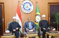 محافظ الدقهلية يستقبل وزير الأوقاف ومفتي الجمهورية ويؤدون صلاة الجمعة بمسجد النصر