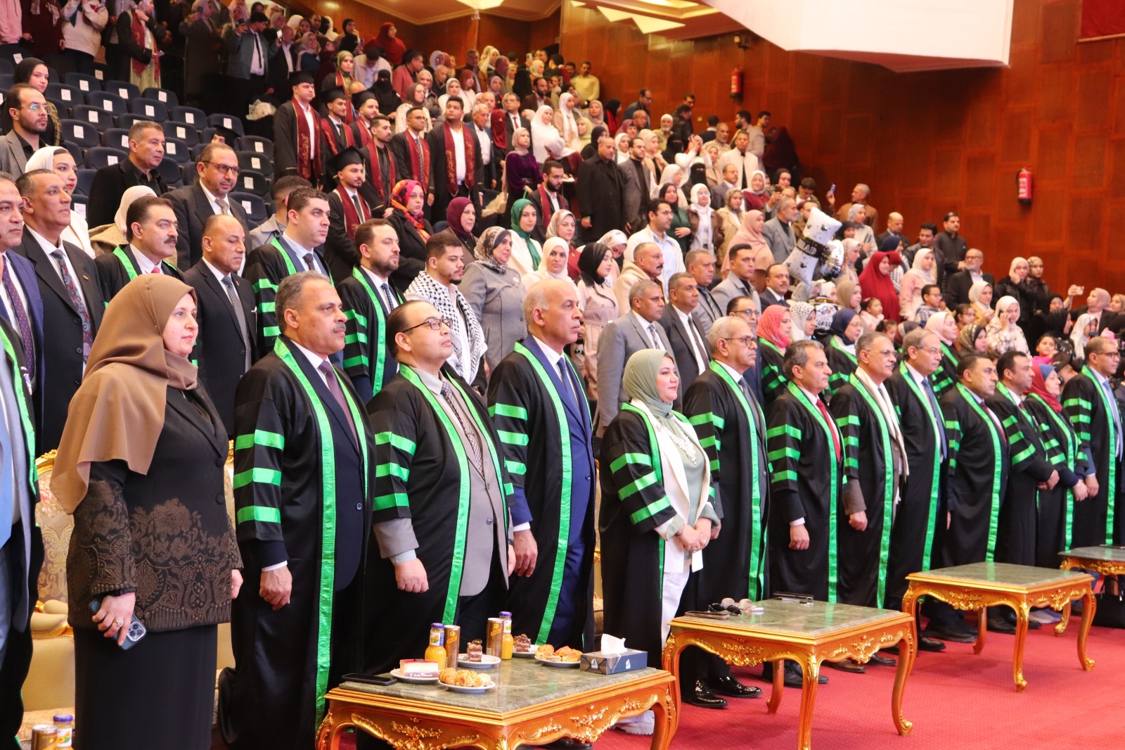 رئيس جامعة كفر الشيخ يشهد حفل تخريج طلاب كلية الطب البشري الدفعة السادسة